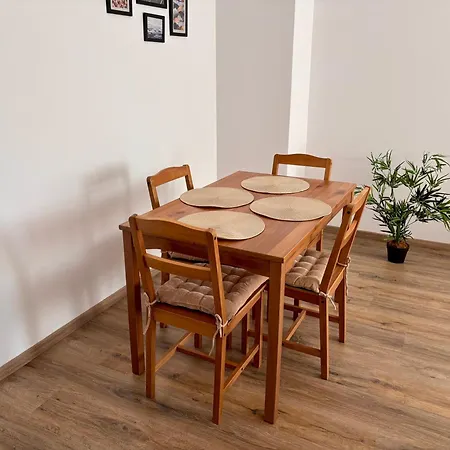 Apartment Bellagio - Cozy With Free Parking & Gym